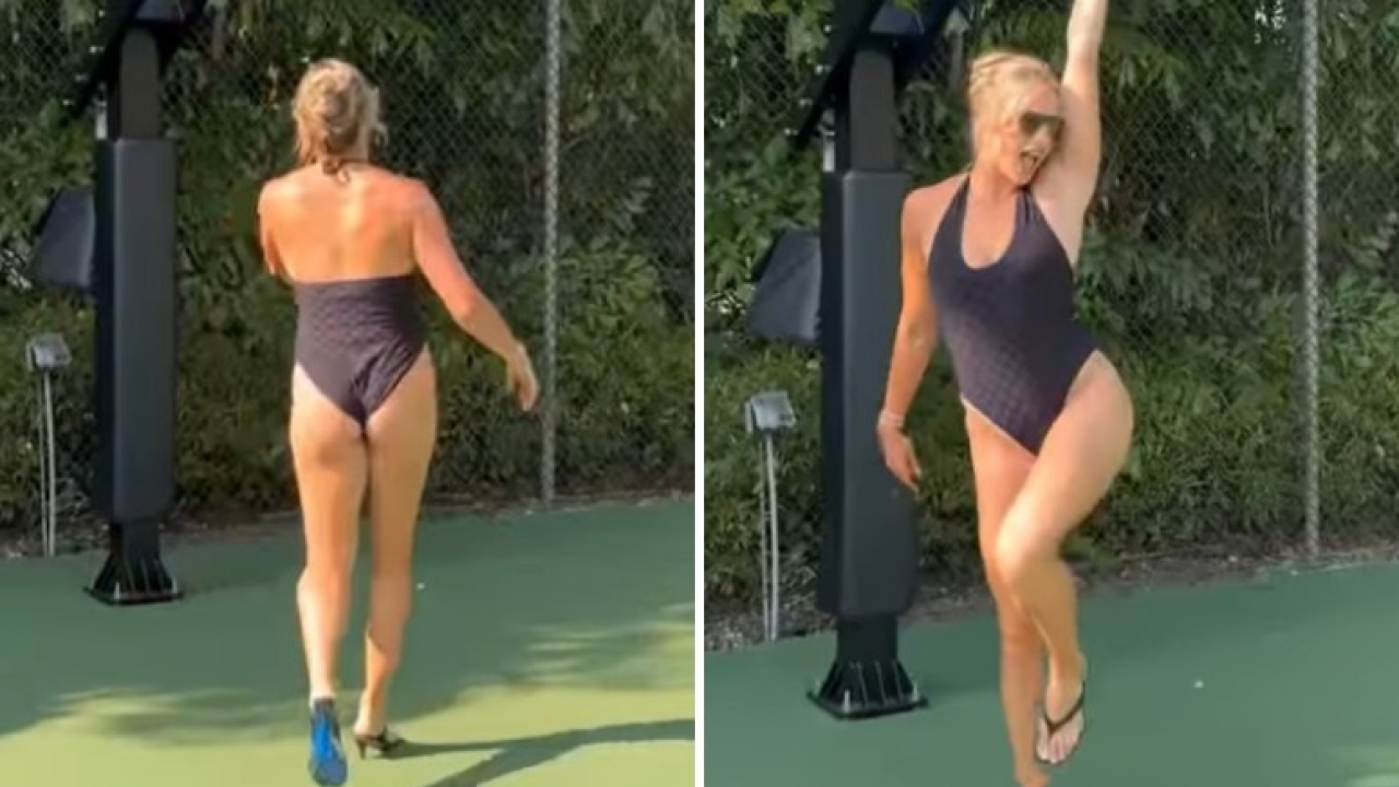 Sabalenka fa impazzire i fan: sfila in costume per la copertina di Time