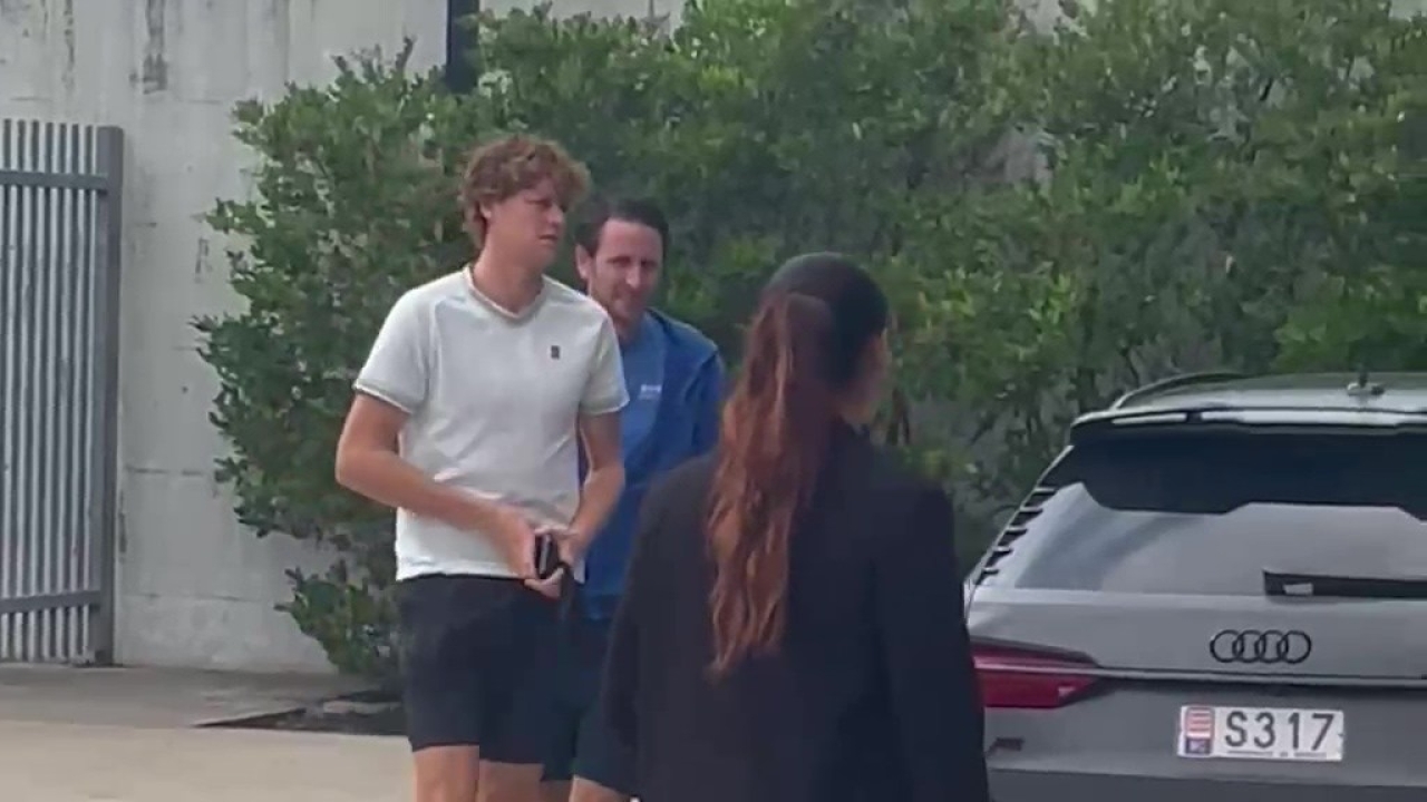 sinner al j medical prosegue il percorso riabilitativo dopo il forfait agli us open da Video.gazzetta.it sinner al j medical prosegue il percorso riabilitativo dopo il forfait agli us open