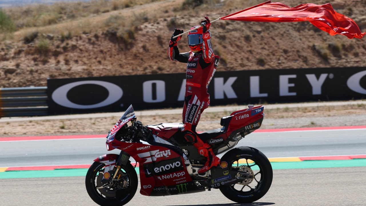 motogp gp aragon sprint race vince marc marquez gli highlights da Video.gazzetta.it motogp gp aragon sprint race vince marc marquez gli highlights