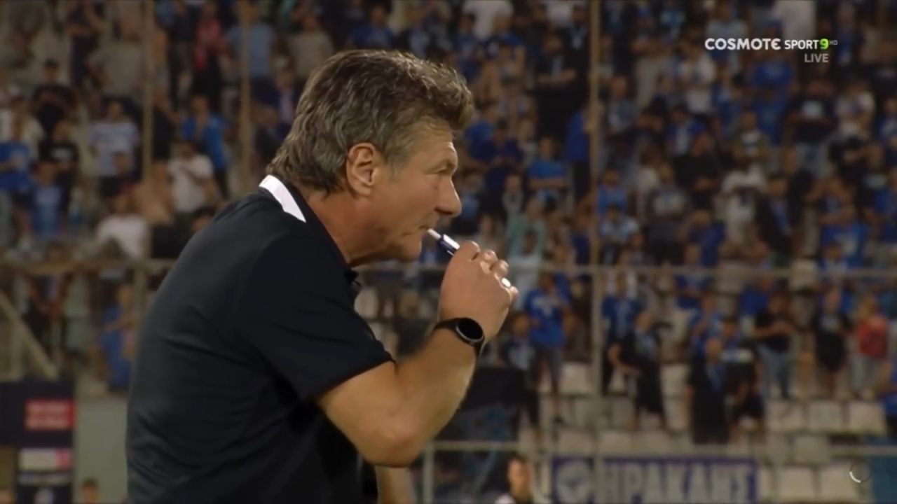 grecia mazzarri beccato fuma la sigaretta elettronica in panchina da Video.gazzetta.it grecia mazzarri beccato fuma la sigaretta elettronica in panchina
