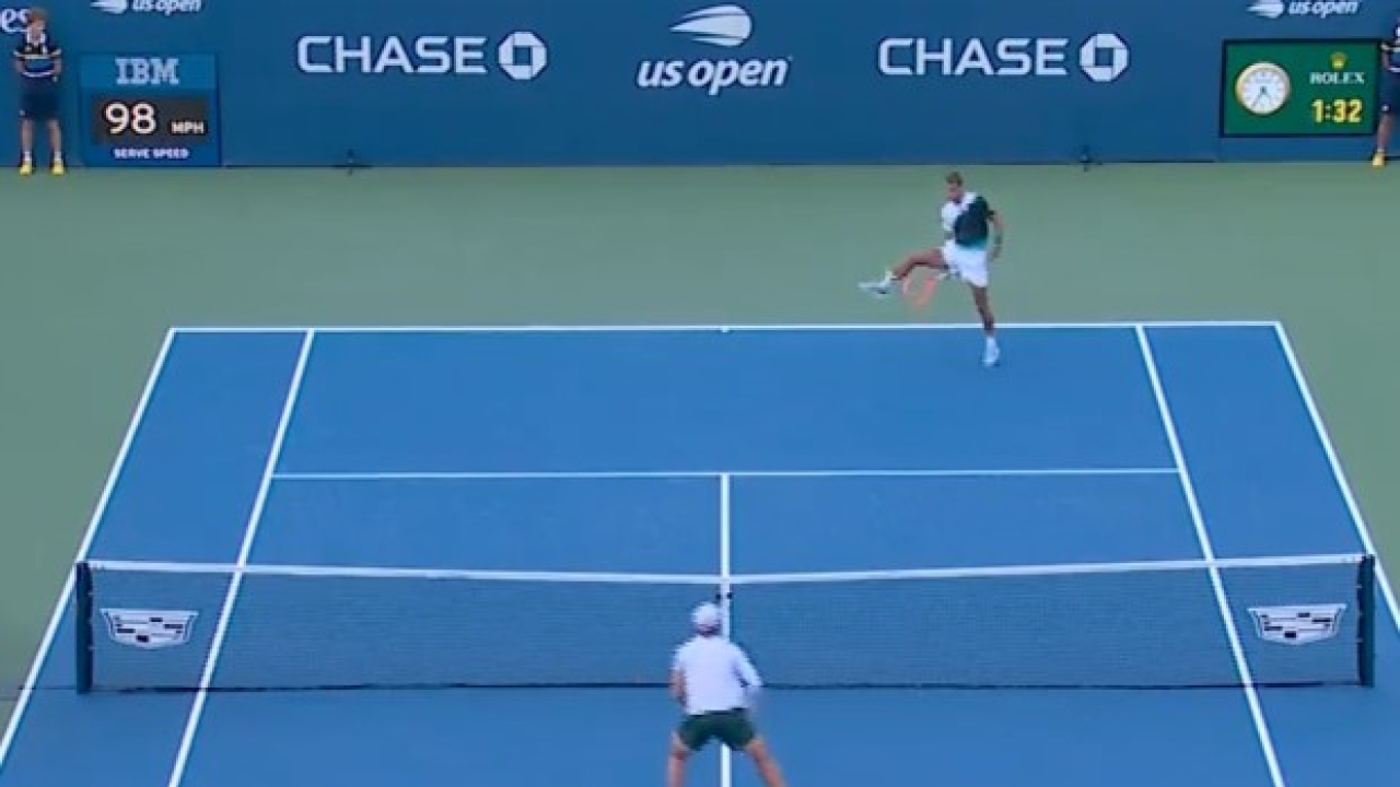 cobolli firma il punto dello us open il pubblico si alza in piedi per lui da Video.gazzetta.it cobolli firma il punto dello us open il pubblico si alza in piedi per lui