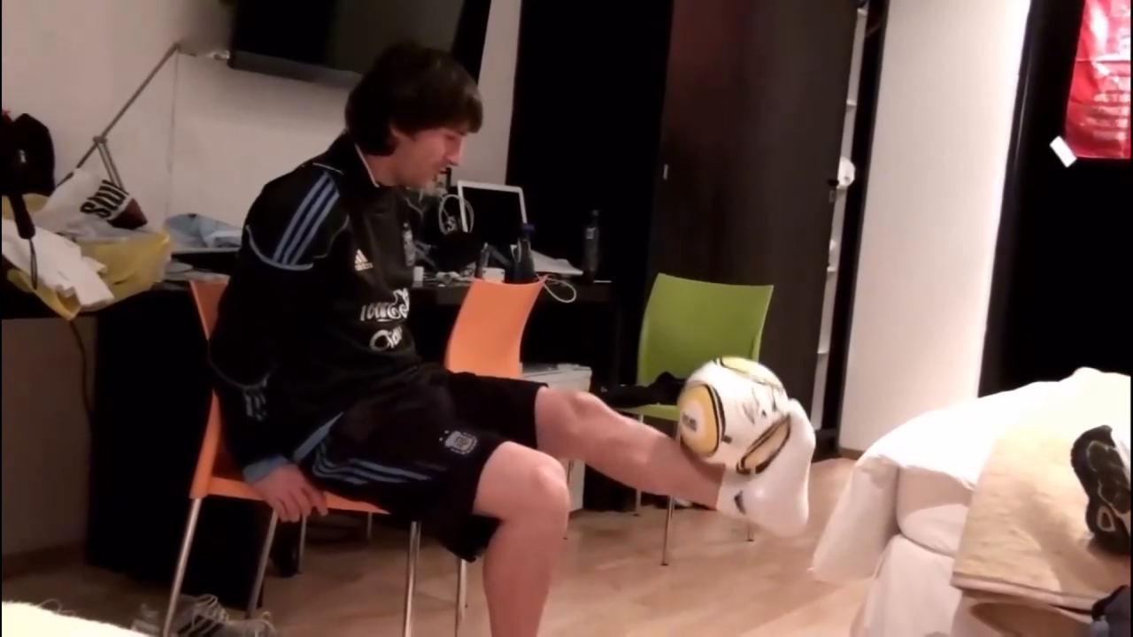 il video mai visto di messi nel 2010 stupiva i compagni cos236 da Video.gazzetta.it il video mai visto di messi nel 2010 stupiva i compagni cos236