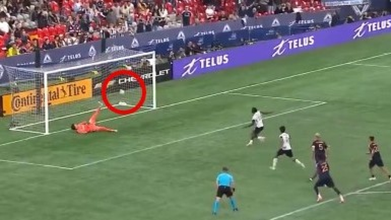 mls rigore folle sfida la fisica la palla entra ma non tocca mai la porta da Video.gazzetta.it mls rigore folle sfida la fisica la palla entra ma non tocca mai la porta