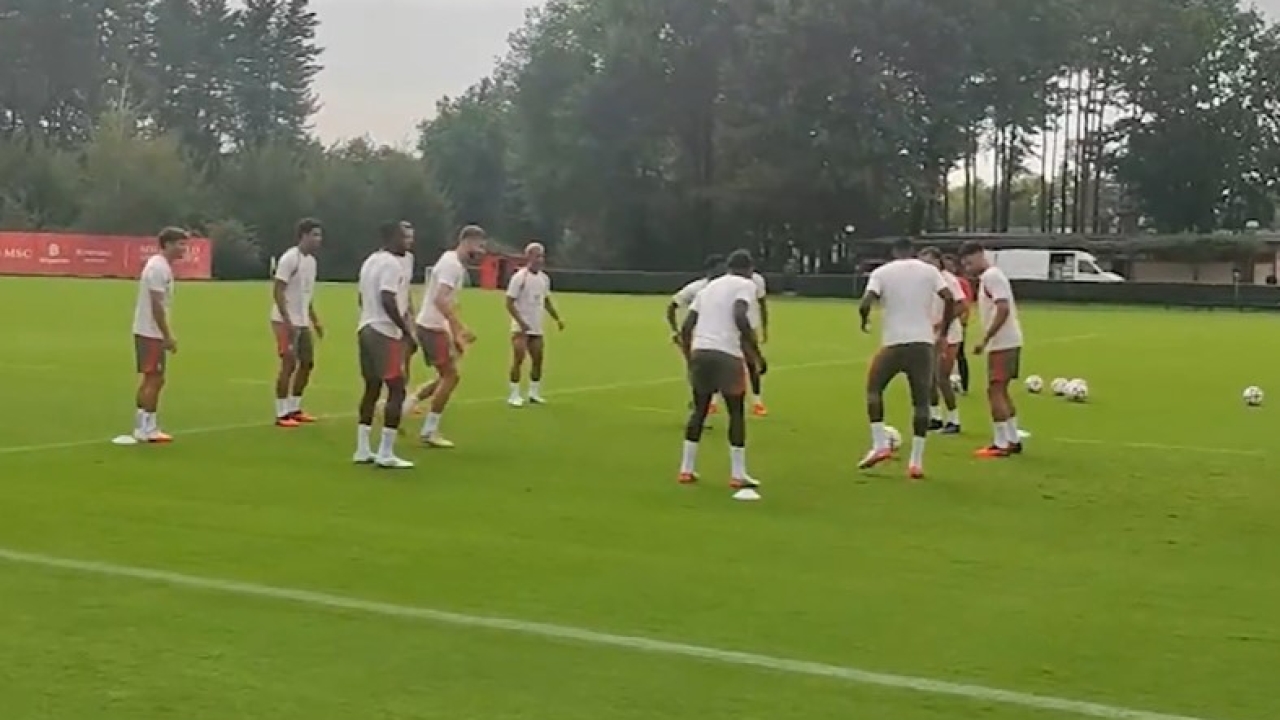 prima il discorso poi il test dei palloni il milan si prepara cos236 alla sfida contro il benfica da Video.gazzetta.it prima il discorso poi il test dei palloni il milan si prepara cos236 alla sfida contro il benfica