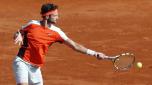 epa10568451 Ivan Gakhov returns the ball to Novak Djokovic of Serbia during their first round match at the Monte-Carlo Rolex Masters tournament in Roquebrune Cap Martin, France, 11 April 2023.  EPA/SEBASTIEN NOGIER