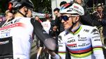UAE Team Emirates' Slovenian rider Tadej Pogacar (L) shakes hands with Soudal Quick-Step's Belgian rider Remco Evenepoel prior to the start of the men elite race of the Liege-Bastogne-Liege one day cycling event, 258,5 km from Liege to Liege, on April 23, 2023. (Photo by JASPER JACOBS / Belga / AFP) / Belgium OUT