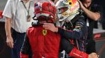 Charles Leclerc e Max Verstappen si complimentano dopo il GP d'Arabia. Afp