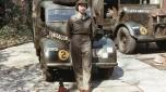 La principessa Elisabetta in uniforme nel 1945 davanti a un'ambulanza militare Iwm