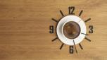 Una tazzina di caffè - secondo la scienza lo beviamo al momento sbagliato
