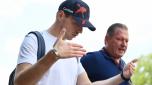 Jos Verstappen col figlio Max all'arrivo in Ungheria. Getty