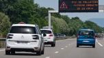 A road sign displays a message reading « Pollution peak, speed reduced by 20 Km/h » on the A36 highway near Colmar, eastern France, on June 18, 2022. (Photo by SEBASTIEN BOZON / AFP)