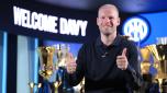 MILAN, ITALY - SEPTEMBER 01: FC Internazionale unveil new signing Davy Klaassen at Inter Headquarter on September 01, 2023 in Milan, Italy. (Photo by Mattia Pistoia - Inter/Inter via Getty Images)