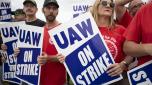 LANSING, MICHIGAN - SEPTEMBER 29: United Auto Workers members strike the General Motors Lansing Delta Assembly Plant on September 29, 2023 in Lansing, Michigan. Today the UAW expanded their strike against General Motors and Ford, claiming there has not been substantial progress toward a fair contract agreement. Photo by Bill Pugliano/Getty Images) (Photo by BILL PUGLIANO / GETTY IMAGES NORTH AMERICA / Getty Images via AFP)