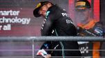 AUSTIN, TEXAS - OCTOBER 22: Second placed Lewis Hamilton of Great Britain and Mercedes celebrates on the podium during the F1 Grand Prix of United States at Circuit of The Americas on October 22, 2023 in Austin, Texas.   Rudy Carezzevoli/Getty Images/AFP (Photo by Rudy Carezzevoli / GETTY IMAGES NORTH AMERICA / Getty Images via AFP)