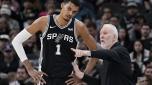 San Antonio Spurs head coach Gregg Popovich, right, talks with center Victor Wembanyama (1) during the first half of an NBA basketball game against the Los Angeles Lakers in San Antonio, Wednesday, Dec. 13, 2023. (AP Photo/Eric Gay)