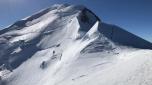 Una veduta del Monte Bianco.Il Monte Bianco, la vetta più alta dell'Europa occidentale, ha perso oltre due metri in due anni e culmina ormai a 4805,59 metri: è quanto annunciato dai geometri esperti francesi dell'Alta Savoia, nel corso di una conferenza stampa a Chamonix. Secondo i calcoli, il Monte Bianco è calato, più precisamente, di 2,22 metri rispetto al 2021. 5 ottobre 2023 ANSA