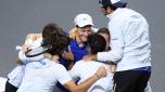 Italy's Jannik Sinner (C) and teammates celebrate winning the Davis Cup tennis tournament after beating Australia's Alex de Minaur in the second men's singles final tennis match at the Martin Carpena sportshall, in Malaga on November 26, 2023. (Photo by JORGE GUERRERO / AFP)