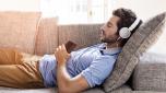 Ascoltare parole rilassanti nel sonno fa bene al cuore e fa dormire meglio