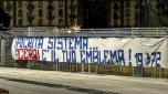 Lo striscione contro la decisione sul caso Acerbi-Jesus esposto nella notte dalgi ultras a Napoli, 27 marzo 2024 ANSA (NPK)