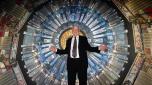 epa03946299 Nobel laureate Peter Higgs poses for photographs during the opening of the Large Hadron Collider exhibition at Science Museum in London, 12 November 2013. The exhibit opens to the public 13 November.  EPA/ANDY RAIN