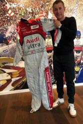 Anche il recordman della 24 ore di Le Mans Tom Kristensen ha inviato una delle sue tute