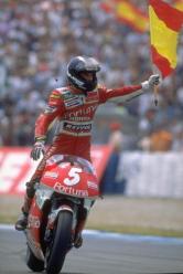 Alberto Puig sulla Honda dopo aver vinto il GP Spagna del 7 maggio 1995. Getty