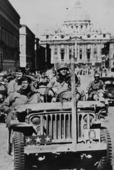 Le truppe alleate a Roma il 4 giugno 1944. Afp