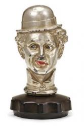 Uno dei cimeli degli anni Venti con il volto di Charlie Chaplin