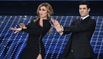 Foto Gian Mattia D'Alberto /LaPresse
13-02-2016 Sanremo, IM
Spettacolo  
66mo Festival della Canzone Italiana, la serata finale
nella foto: Virginia Raffaele, Roberto Bolle
Photo  Gian Mattia D'Alberto/LaPresse
02-13-2016 Sanremo, IM
Entertainment
66th Festival of italian song, Final evening
In the photo: Virginia Raffaele, Roberto Bolle