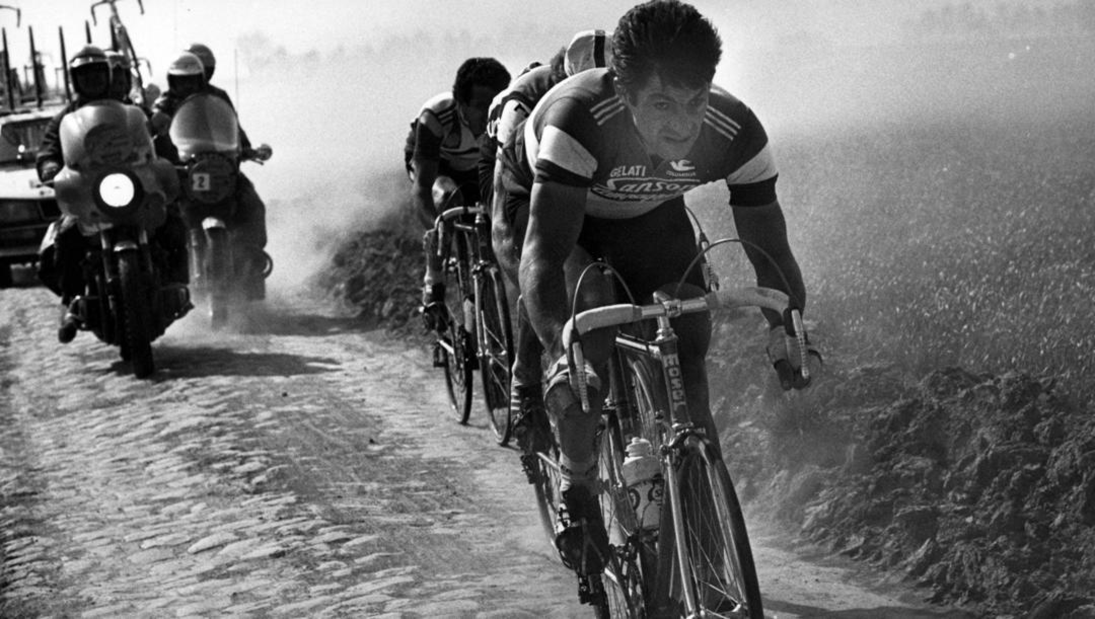 Francesco Moser sul pavè della Roubaix nel 1980. Bettini