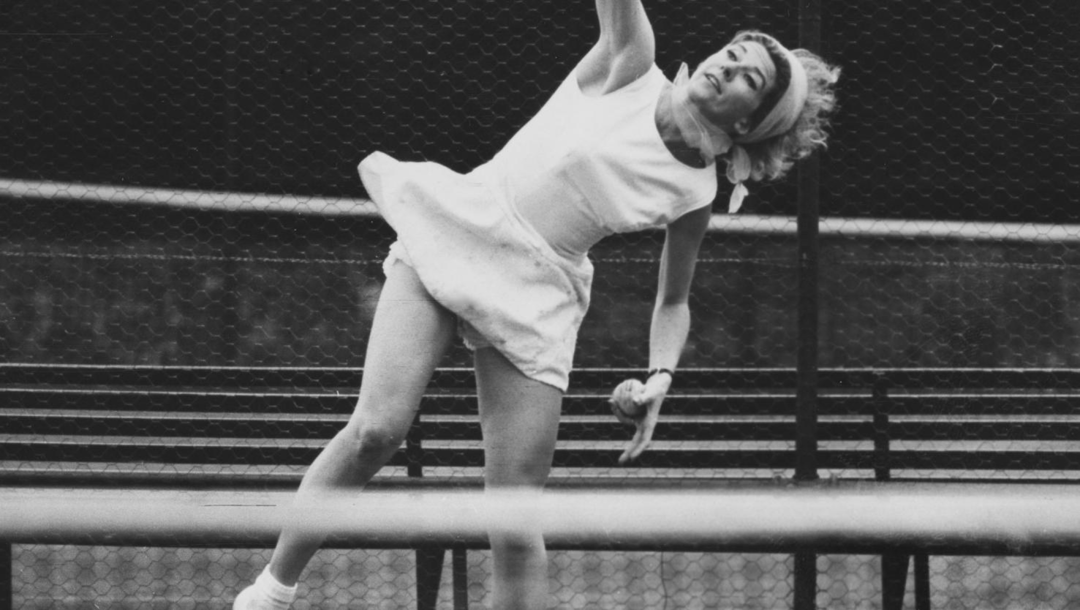 Lea Pericoli of Italy serves to Billie Jean Moffitt of the United States during their Women's Singles Quarter Final match at the third edition of the Federation Cup on 16th January 1965 at the Kooyong Lawn Tennis Club in Melbourne, Australia. Billie Jean Moffitt won the match 6 - 1, 6 - 2.  (Photo by Central Press/Hulton Archive/Getty Images)