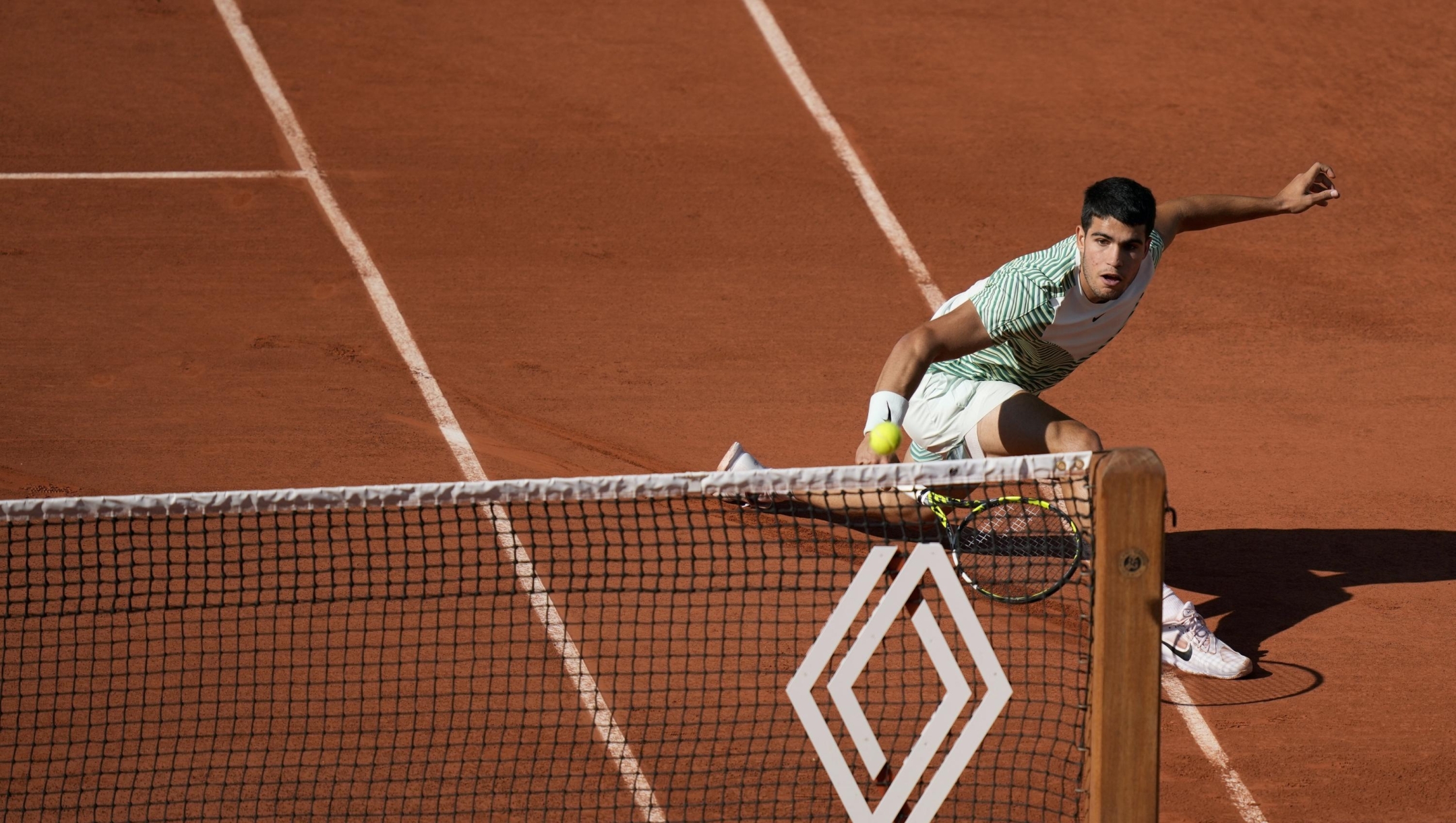 Spain's Carlos Alcaraz plays a volley against Italy's Lorenzo Musetti during their fourth round match of the French Open tennis tournament at the Roland Garros stadium in Paris, Sunday, June 4, 2023. (AP Photo/Thibault Camus)