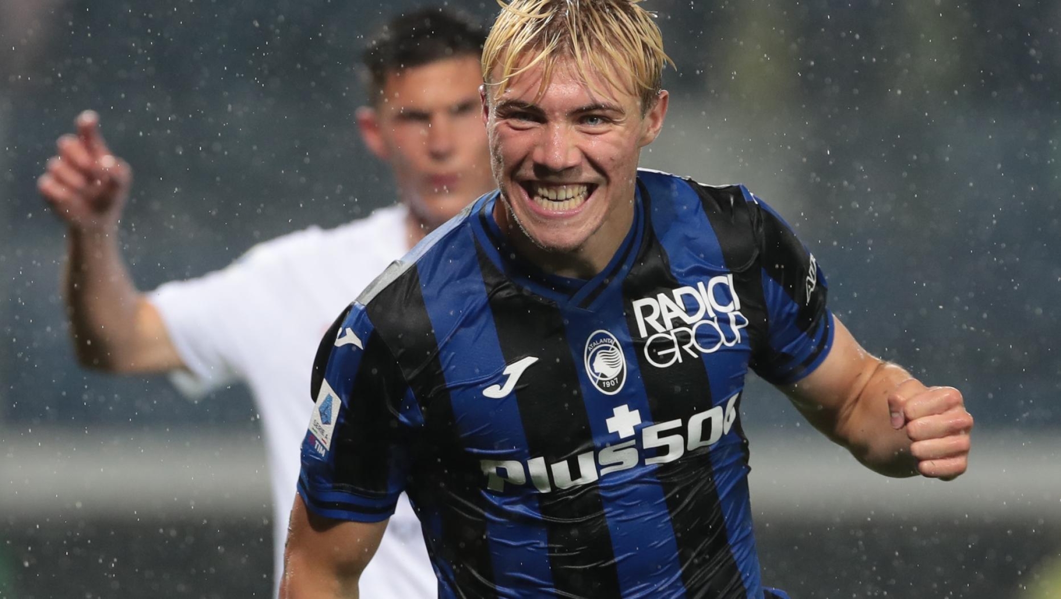 BERGAMO, ITALY - JUNE 04: Rasmus Hojlund of Atalanta BC celebrates after scoring the team's third goal during the Serie A match between Atalanta BC and AC Monza at Gewiss Stadium on June 04, 2023 in Bergamo, Italy. (Photo by Emilio Andreoli/Getty Images)