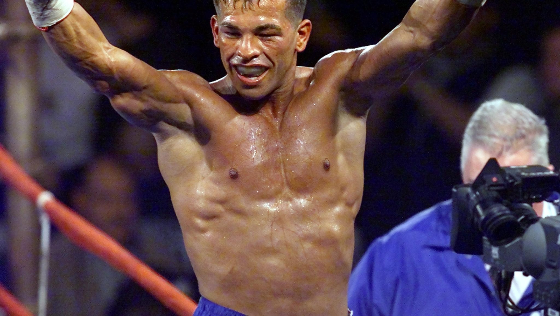 Boxer Arturo Gatti celebrates his TKO of Terronn Millet in their Junior Welterweight bout January 26, 2002, at New York's Madison Square Garden.                         REUTERS/Jeff Christensen