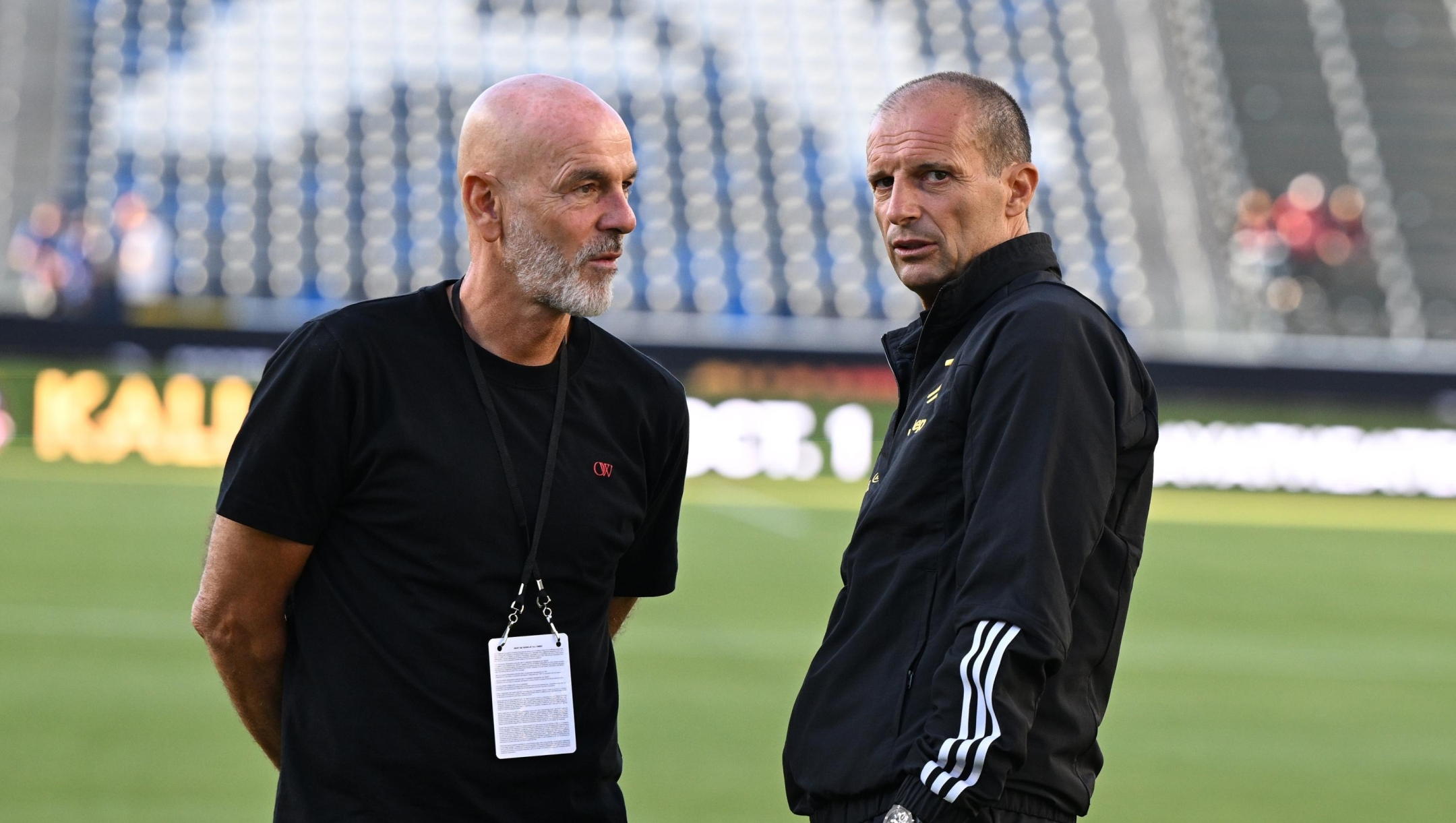 CARSON, CALIFORNIA - JULY 27:  AC Milan Head Coach Stefano Pioli talks to Juventus Head Coach Massimiliano Allegri of Juventus prior to the Pre-Season Friendly match between Juventus and AC Milan at Dignity Health Sports Park on July 27, 2023 in Carson, California. (Photo by Claudio Villa/AC Milan via Getty Images)