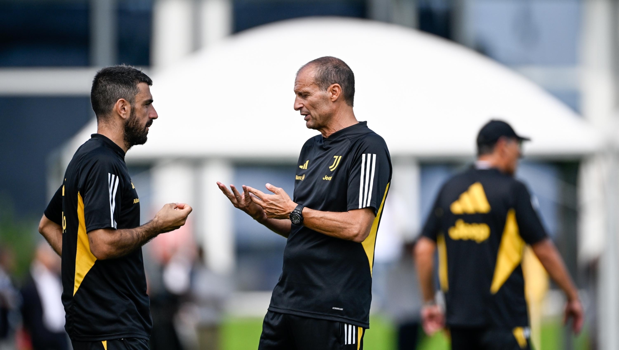 TURIN, ITALY - JULY 15: Francesco Magnanelli, Massimiliano Allegri of Juventus during a training session at JTC on July 15, 2023 in Turin, Italy. (Photo by Daniele Badolato - Juventus FC/Juventus FC via Getty Images)