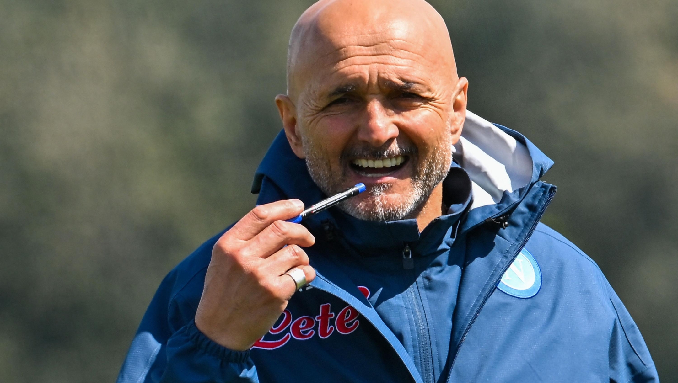 Napoli's Italian coach Luciano Spalletti supervises a training session on April 11, 2023 at the club's training center in Castel Volturno, northwest of Naples, on the eve of the UEFA Champions League quarterfinal first leg football match between AC Milan and SSC Napoli. (Photo by Filippo MONTEFORTE / AFP)