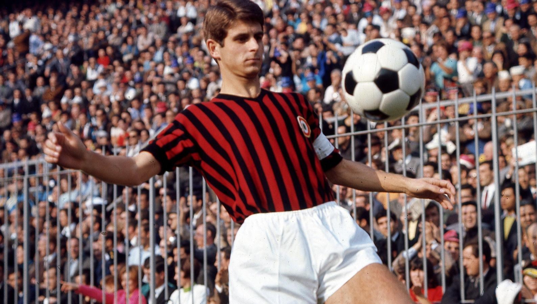 ITALY - UNSPECIFIED: Gianni Rivera of AC Milan  in action during the Serie A 1967-68, Italy. (Photo by Alessandro Sabattini/Getty Images)