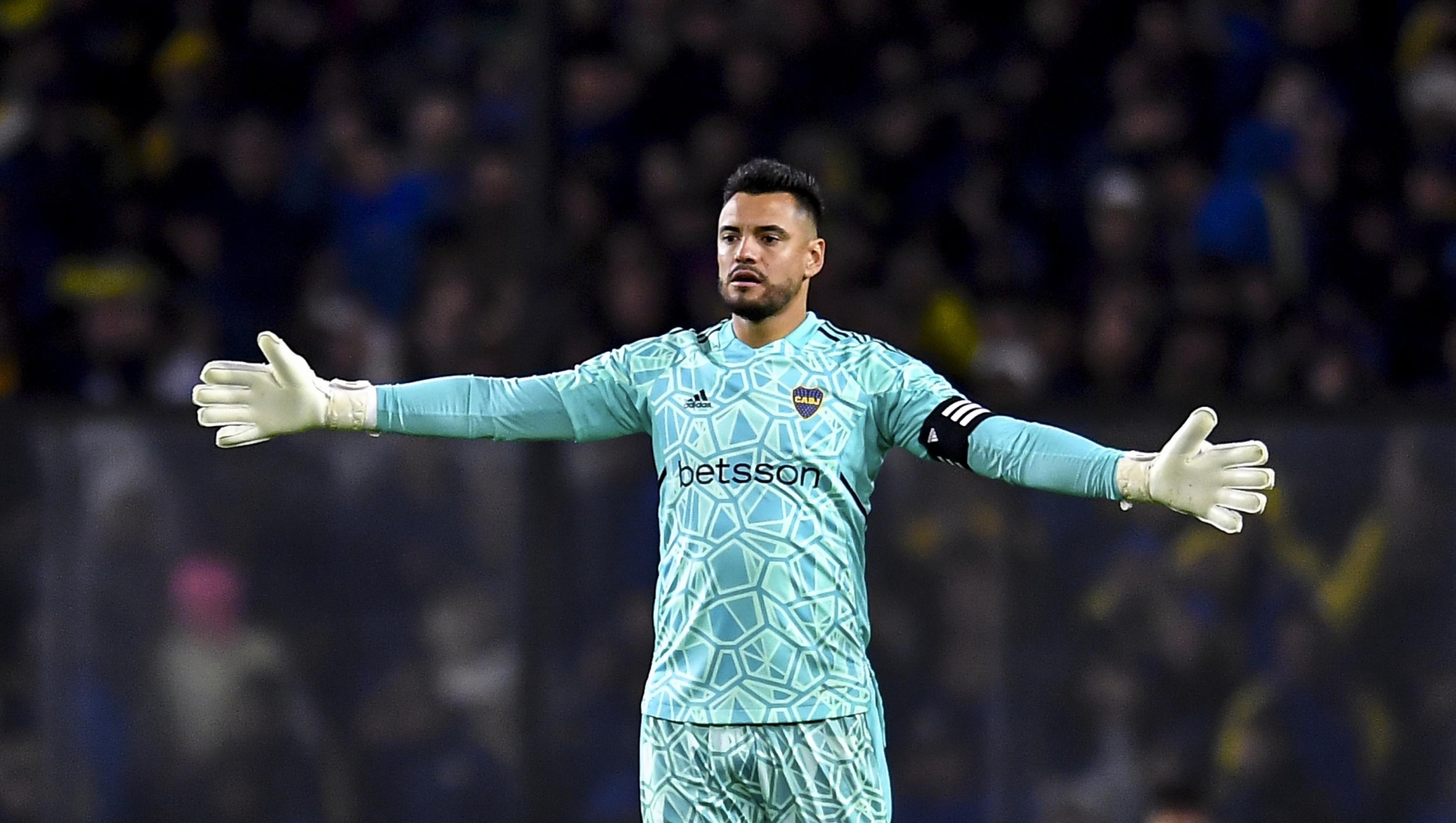 BUENOS AIRES, ARGENTINA - SEPTEMBER 3: Sergio Romero of Boca Juniors gestures during a match between Boca Juniors and Tigre as part of Group B of Copa de la Liga Profesional 2023  at Estadio Alberto J. Armando on September 3, 2023 in Buenos Aires, Argentina. (Photo by Marcelo Endelli/Getty Images)