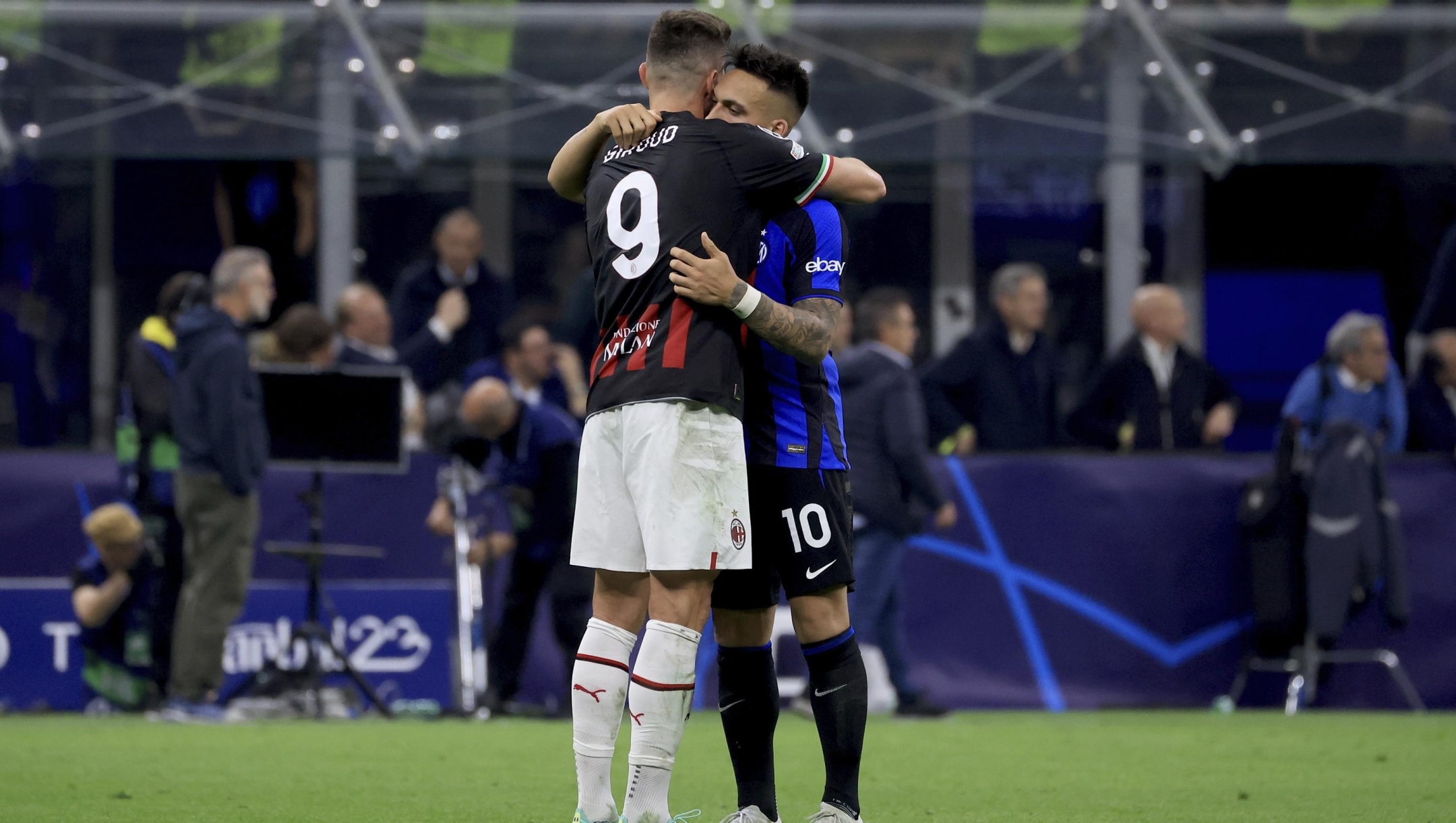 MILAN, ITALY - MAY 16: Olivier Giroud (L) of AC Milan reacts with Lautaro Martinez (R) of FC Internazionale at the end of the UEFA Champions League semi-final second leg match between FC Internazionale v AC Milan at Stadio Giuseppe Meazza on May 16, 2023 in Milan, Italy. (Photo by Giuseppe Cottini/AC Milan via Getty Images)