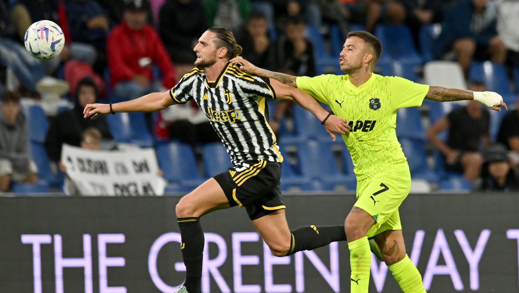 REGGIO NELL'EMILIA, ITALY - SEPTEMBER 23: Adrien Rabiot of Juventus is challenged by Matheus Henrique of Sassuolo during the Serie A TIM match between US Sassuolo and Juventus at Mapei Stadium - Citta' del Tricolore on September 23, 2023 in Reggio nell'Emilia, Italy. (Photo by Alessandro Sabattini/Getty Images)