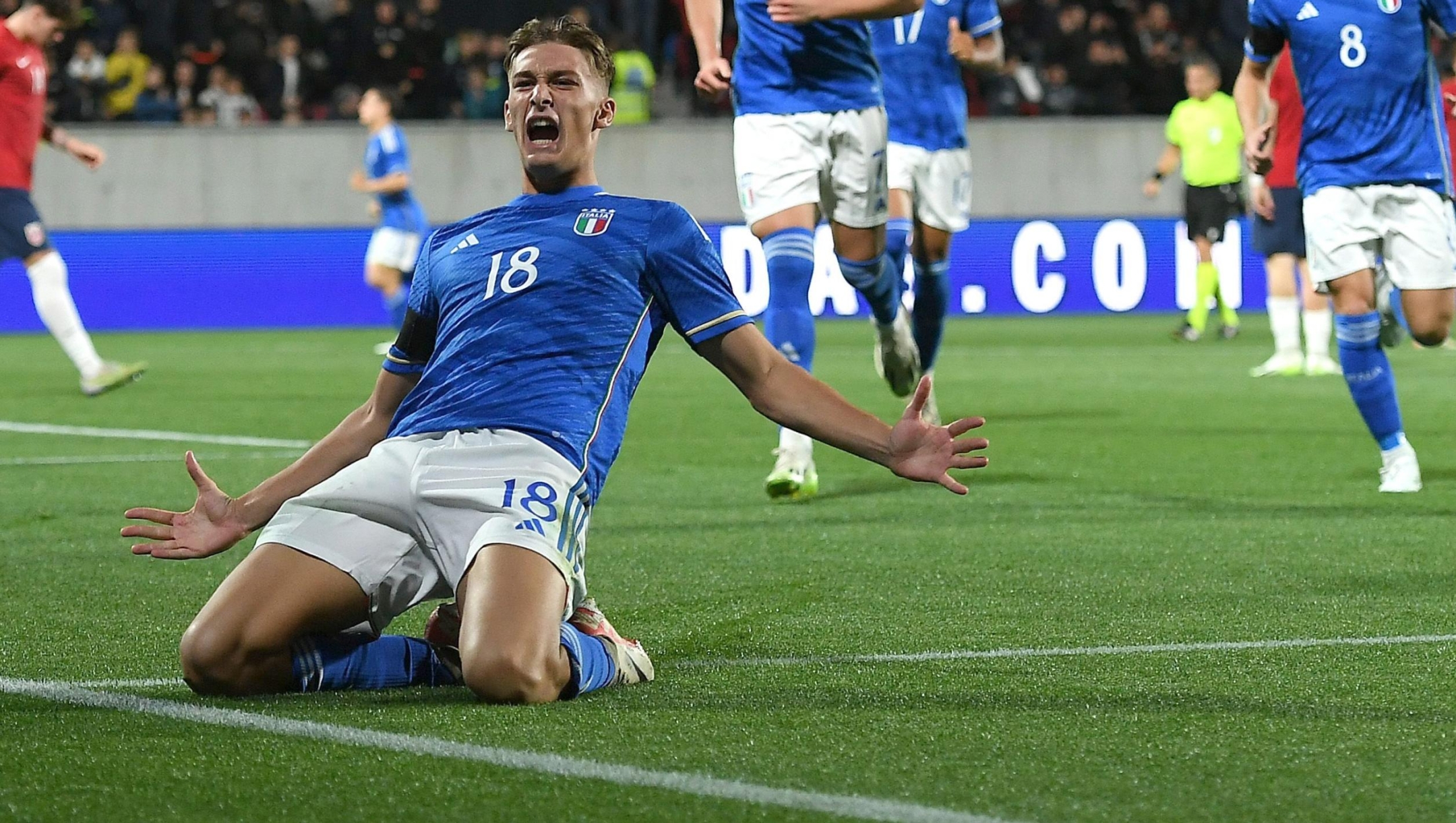 BOLZEN, ITALY - OCTOBER 17: Francesco Pio Esposito of Italy celebrates after scoring his team's second goal during the UEFA U21 EURO Qualifier match between Italy and Norway at Stadio Druso on October 17, 2023 in Bolzen, Italy. (Photo by Alessandro Sabattini/Getty Images)