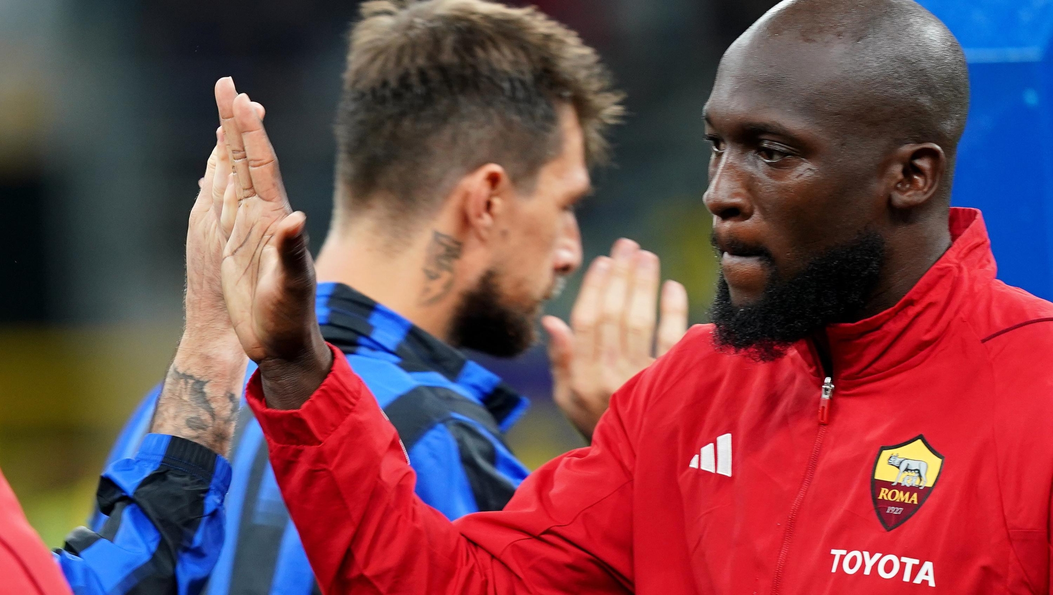 Foto Spada/LaPresse 29 ottobre  2023 - Milano, Italia - sport, calcio - inter vs Roma   - Campionato italiano di calcio Serie A TIM 2023/2024 - Stadio San Siro. Nella foto: Romelu Lukaku (AS Roma);  October 29 , 2023 Milan, Italy - sport, calcio - inter vs Roma  - Italian Serie A Football Championship 2023/2024 - San Siro Stadium. In the pic: Romelu Lukaku (AS Roma);