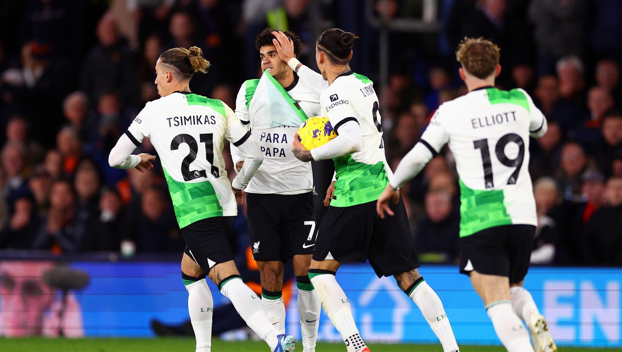 LUTON, ENGLAND - NOVEMBER 05: Luis Diaz of Liverpool celebrates with teammates after scoring the team's first goal to equalise by revealing a message underneath his match shirt which reads 'libertad para papa' translating to 'freedom for my father' during the Premier League match between Luton Town and Liverpool FC at Kenilworth Road on November 05, 2023 in Luton, England. (Photo by Clive Rose/Getty Images)