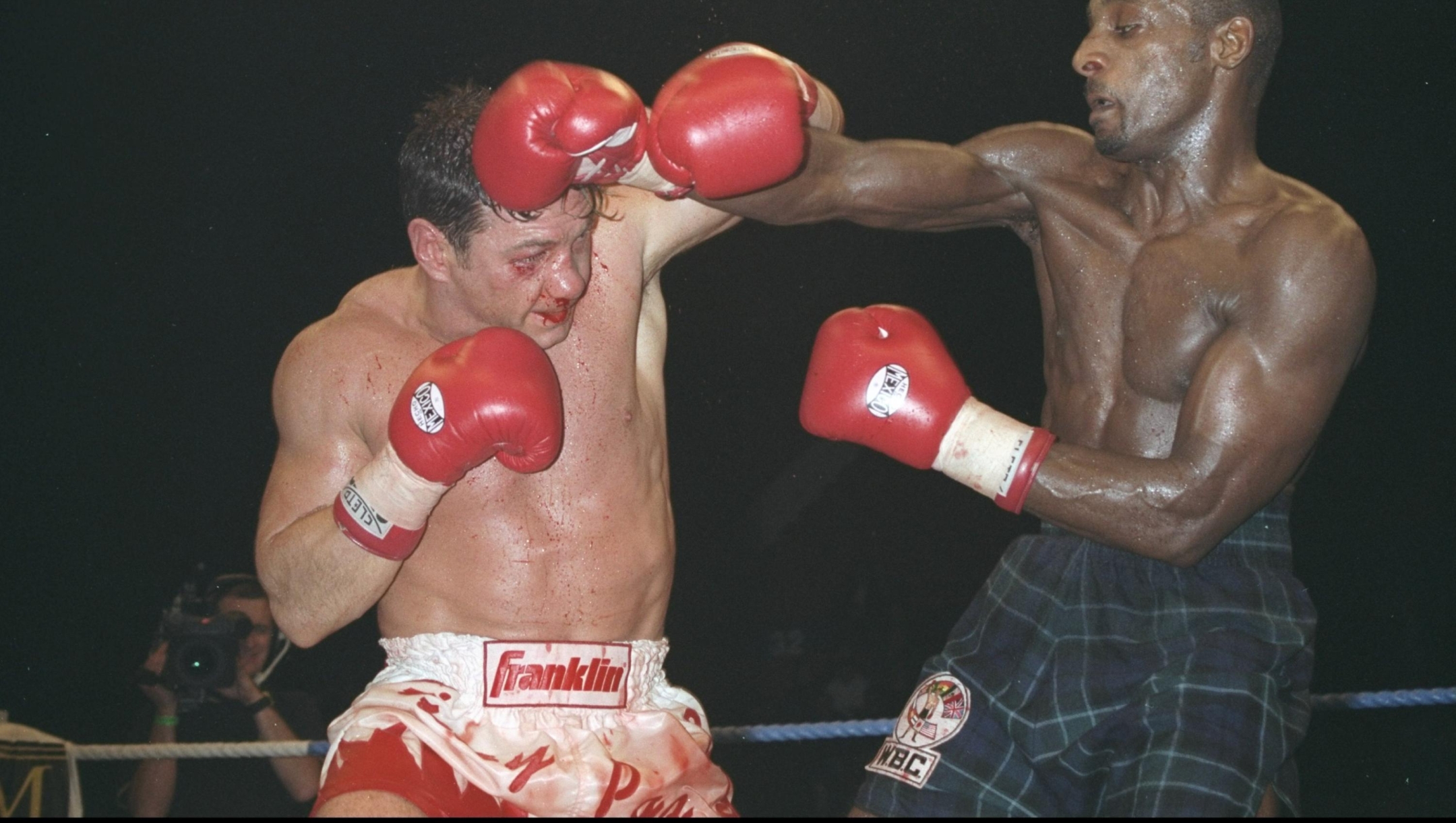 6 Dec 1997:  Herol Graham (right) of Great Britain lands a blow to the head of opponent Vinny Pazienza of the USA during their Super Middleweight Championship bout at Wembley Arena in London. Graham won the bout to become the holder of the WBC Belt. \ Mandatory Credit: Mark  Thompson/Allsport
