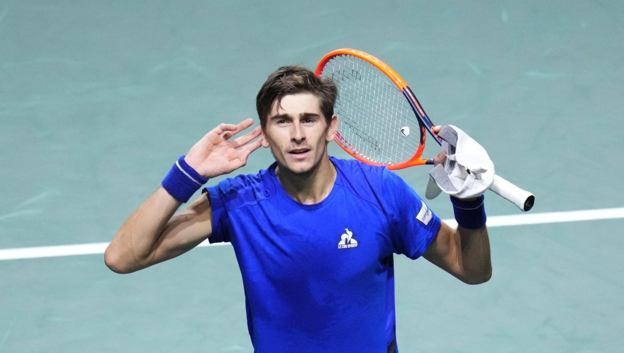 Matteo Arnaldi of Italy reacts after defeating Alexei Popyrin of Australia in Match 1 during a Davis Cup final tennis match between Australia and Italy in Malaga, Spain, Sunday, Nov. 26, 2023. (AP Photo/Manu Fernandez)