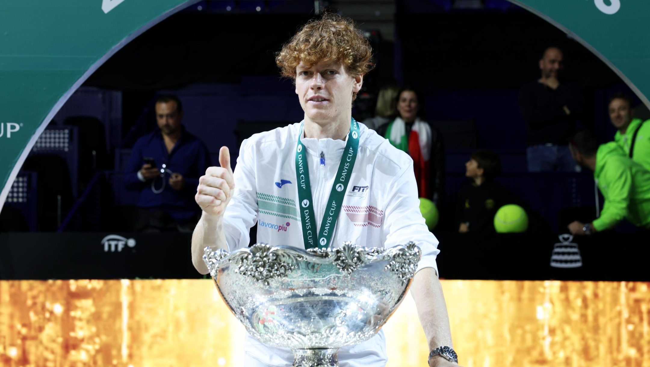 MALAGA, SPAIN - NOVEMBER 26: Jannik Sinner of Italy celebrates with the Davis Cup Trophy after their teams victory during the Davis Cup Final match against Australia at Palacio de Deportes Jose Maria Martin Carpena on November 26, 2023 in Malaga, Spain. (Photo by Clive Brunskill/Getty Images for ITF)