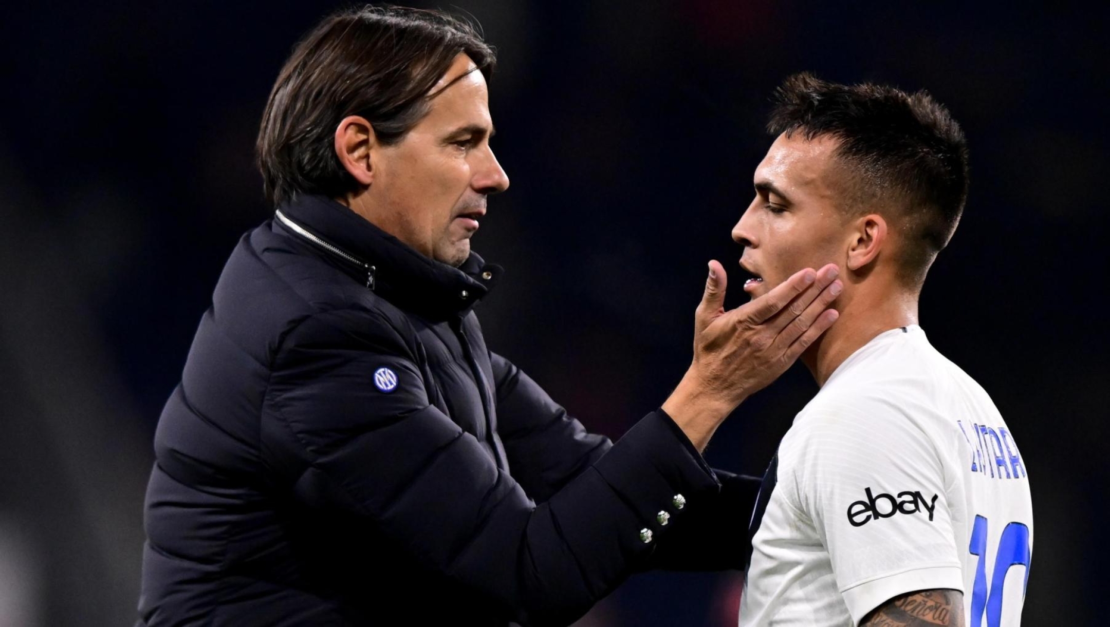 epa10965421 Inter coach Simone Inzaghi (L) and celebrates with Lautaro Martinez after the UEFA Champions League soccer Group D soccer match between RB Salzburg and Inter Milan, in Salzburg, Austria, 08 November 2023.  EPA/Christian Bruna