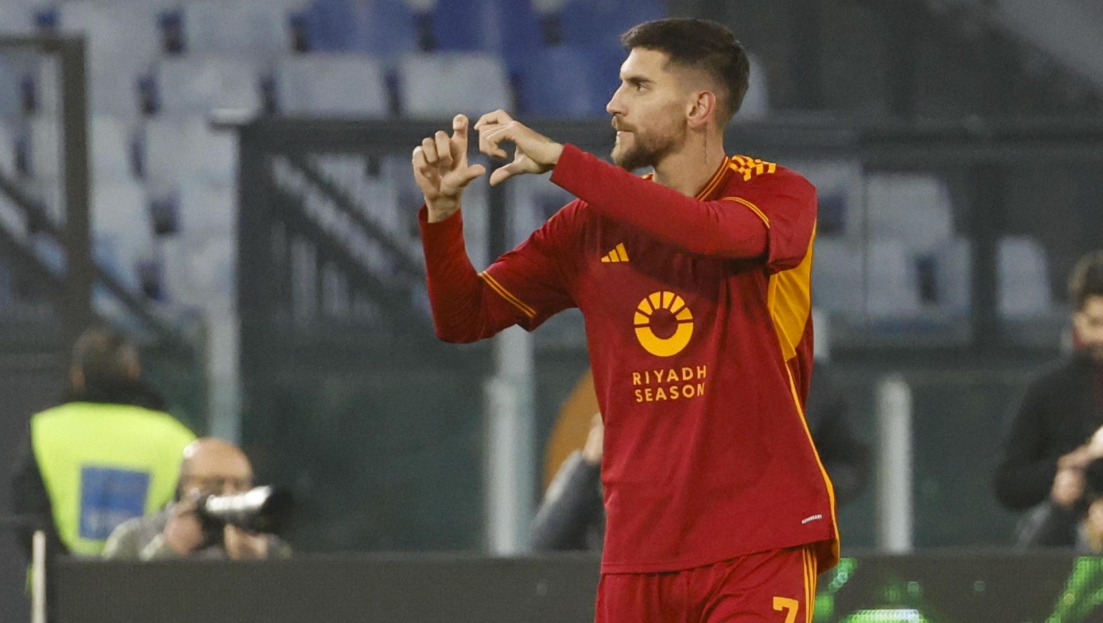 AS Roma's Lorenzo Pellegrini celebrates after scoring during the Italian Serie A soccer match between AS Roma and SSC Napoli at the Olimpico stadium in Rome, Italy, 23 December 2023. ANSA/FABIO FRUSTACI