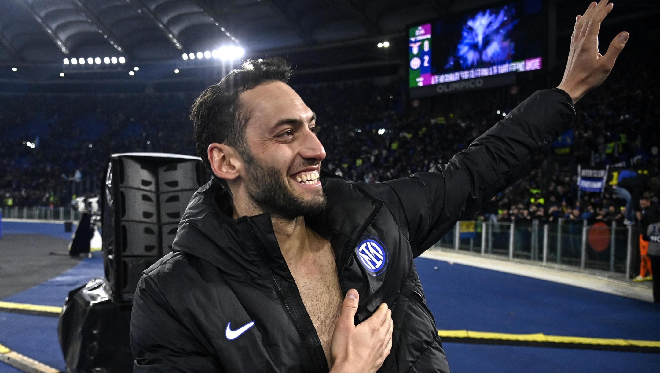 InterÕs Hakan Calhanoglu celebrates the victory during the Serie A soccer match between SS Lazio and FC Inter at the Olimpico stadium in Rome, Italy, 17 December 2023. ANSA/RICCARDO ANTIMIANI